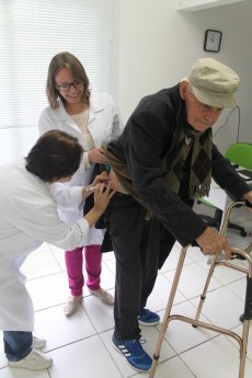 Exemplo de cnscientização para a necessidade dos idosos tomarem a vacina