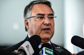 O governador de Santa Catarina fala à imprensa no Planalto